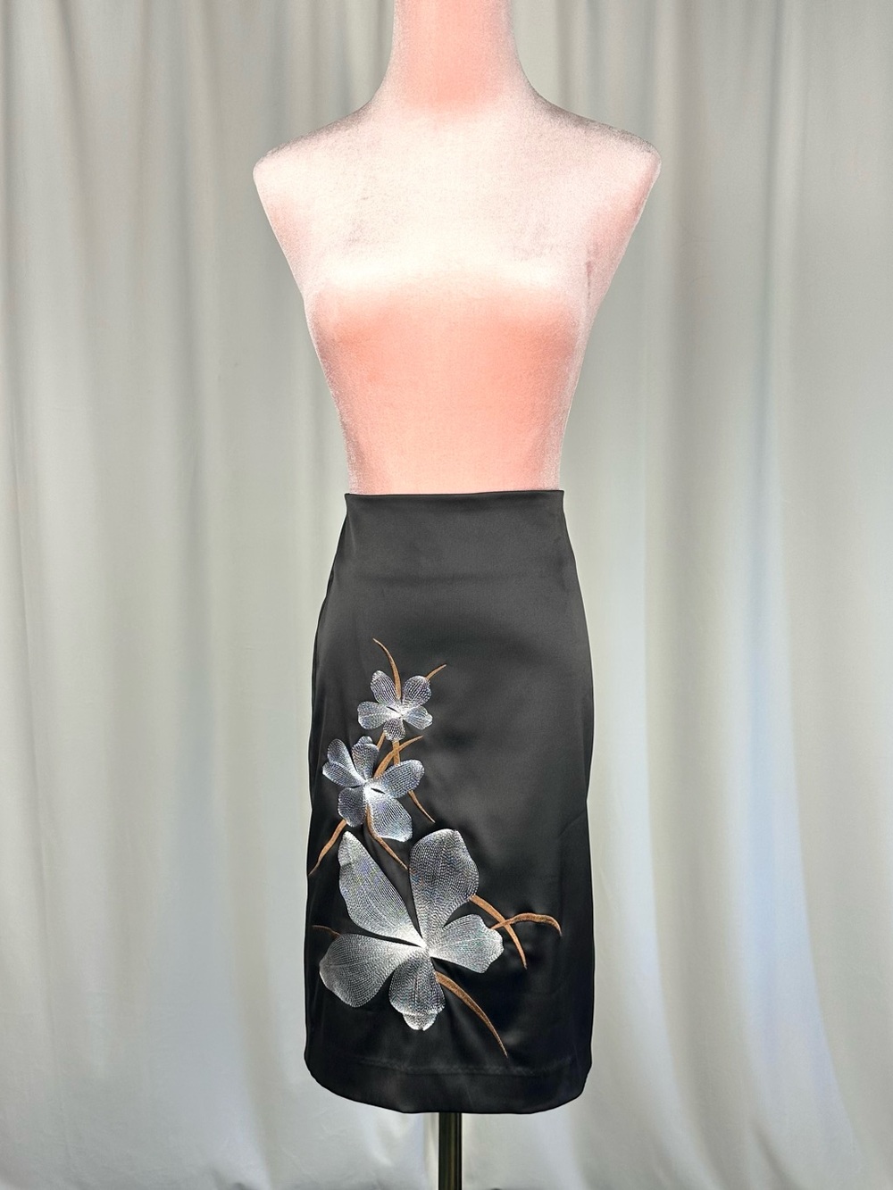 Le Château Black Satin Embroidered Floral Pencil Skirt Size Small Made In Canada